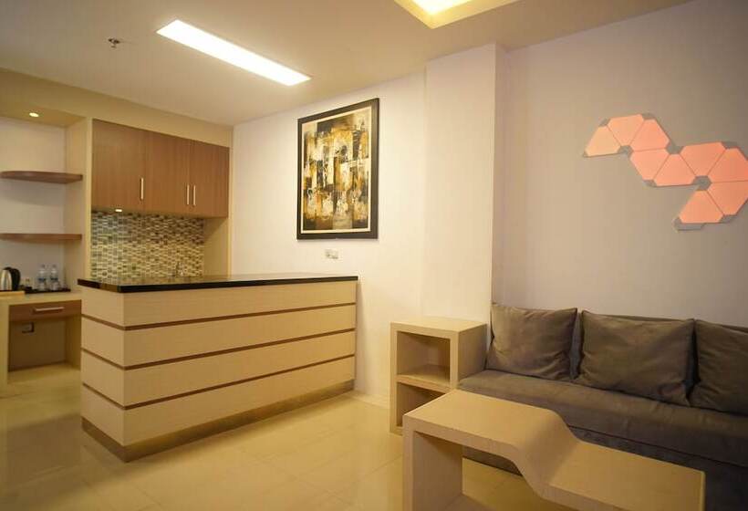 هتل Capital O 166 Princess