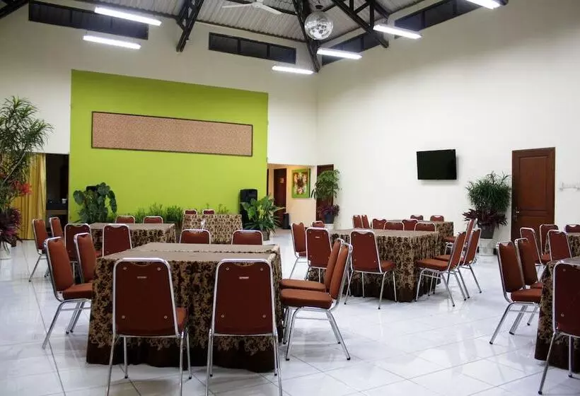 هتل Oyo 209 Permata Hati Resort & Organic Farm