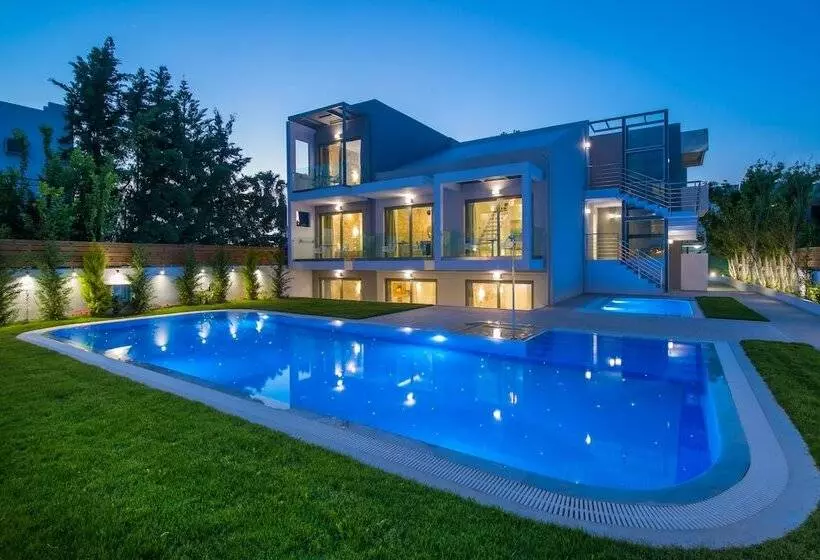 Mary Hotel & Mary Royal Suites