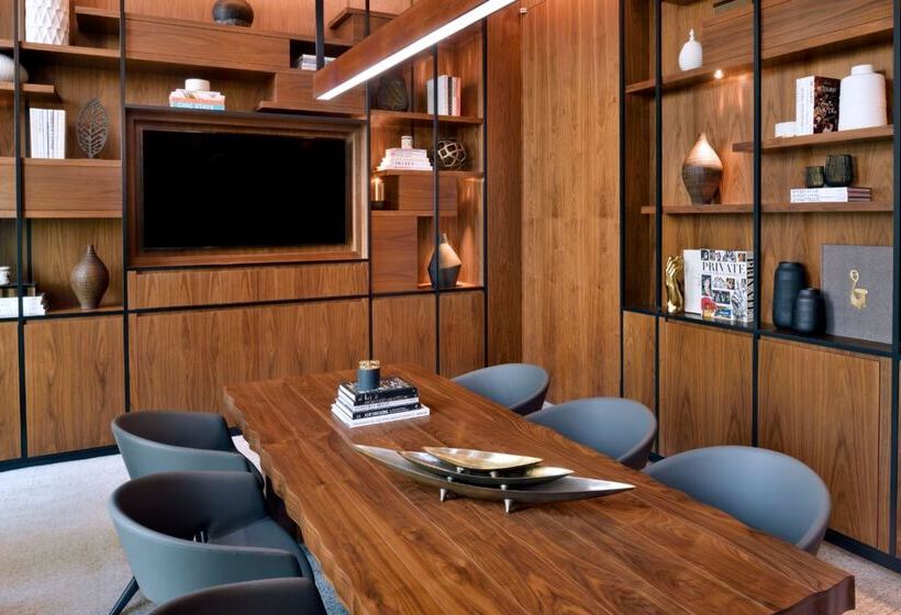 هتل Vida Emirates Hills