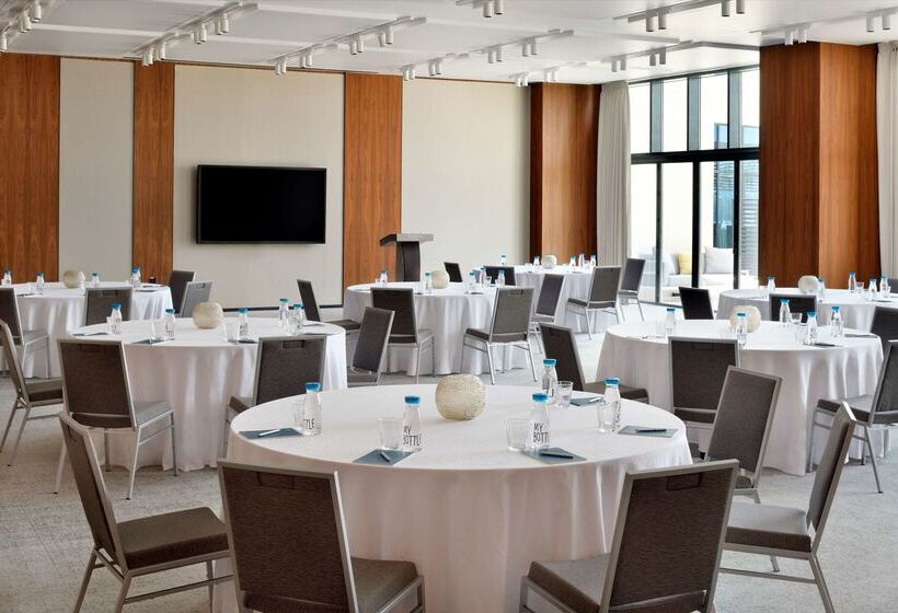 هتل Vida Emirates Hills