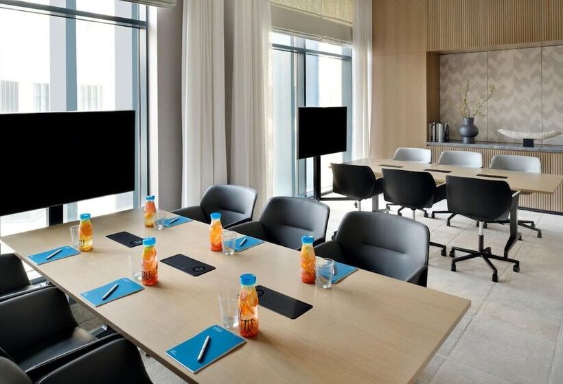 هتل Vida Emirates Hills