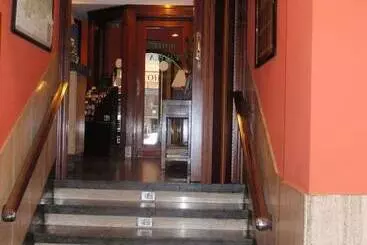 호텔 Favila Oviedo