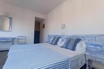 Otel Hostal Santa Ana