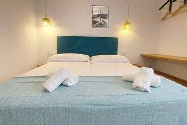 مسافرخانه Castell De Lo