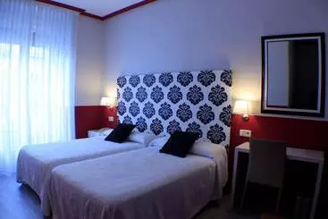 هتل Hostal Oriente