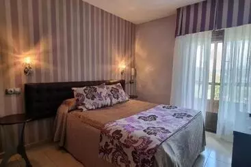 Отель Hostal Sainz