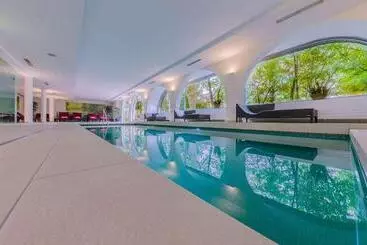 Otel Schloss Weikersdorf