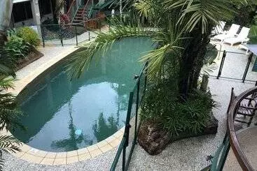 Bay Village Tropical Retreat & Apartments