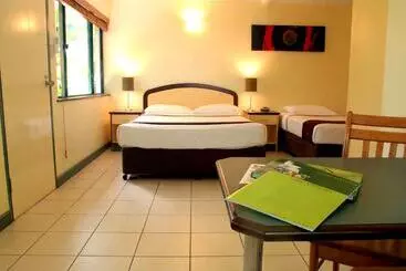 Bay Village Tropical Retreat & Apartments