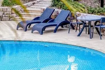 Glen Eden Beach Resort