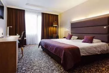 هتل Restaurant Van Der Valk Nivelles Sud