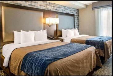 هتل Comfort Inn Montreal Aeroport