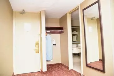 Отель Days Inn By Wyndham Ottawa