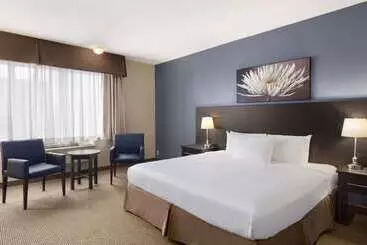 هتل Days Inn & Conference Centre By Wyndham Montreal Airport