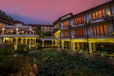 Hotel Mahaweli Reach