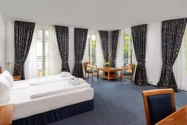 هتل Landhaus Carstens