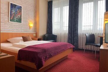 Hotelli Stadt Hamburg Am Fluss Saarbrücken