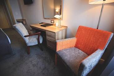 Westlodge Hotel & Leisure Centre