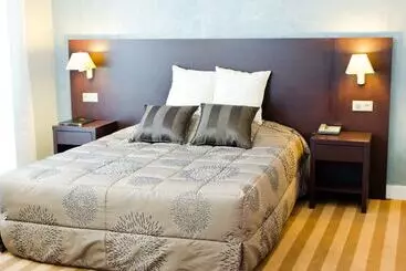 בית מלון כפרי Hôtel Continental Pau Centre