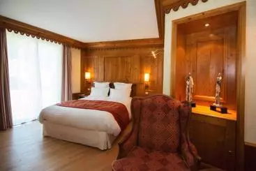 Отель Hôtel Les Buttes