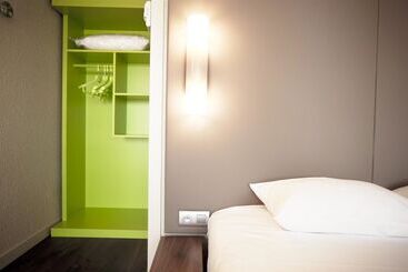 ホテル Campanile Nimes Sud  Caissargues