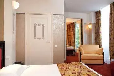 ホテル Eiffel Seine