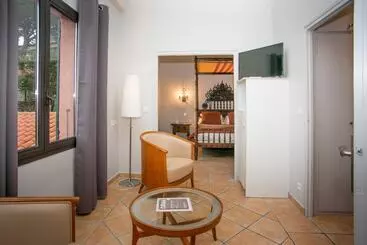 هتل Le Relais Des Trois Mas