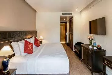 هتل Melia White House