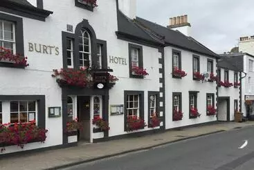 בית מלון כפרי Burt S