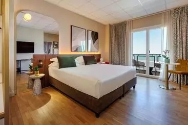 Hotel Charlie In Pesaro