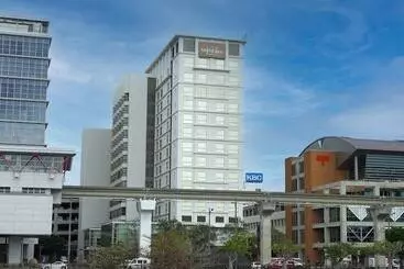 בית מלון כפרי Mercure Okinawa Naha