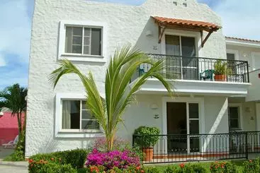 בית מלון כפרי Cerritos Resort