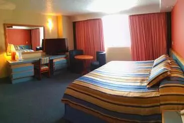 Отель Segovia Regency