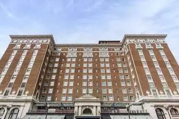 Hotel Amway Grand Plazacurio Collection By Hilton