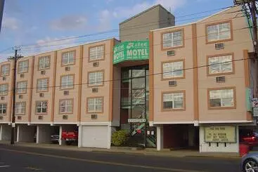 Motelli Aztec Ocean Resort