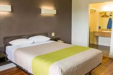 בית מלון כפרי Deluxe Inn San Antonio