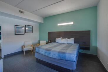 Windwater Hotel And Marina