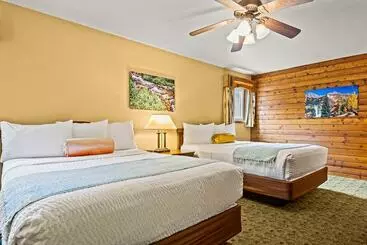 Hotel Box Canyon Lodge And Hot Springs