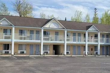 Szálloda Thunderbird Inn Of Mackinaw City