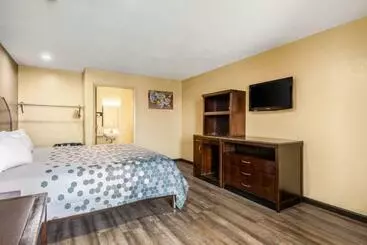 호텔 Econo Lodge Inn & Suites