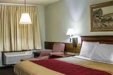בית מלון כפרי Econo Lodge