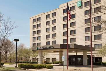 בית מלון כפרי Embassy Suites By Hilton Chicago North Shore Deerfield