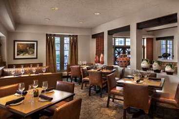 Отель Embassy Suites By Hilton Phoenix Tempe