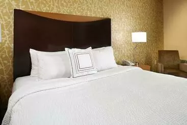 Отель Fairfield Inn & Suites By Marriott Cleveland Beachwood