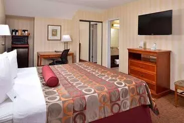 Отель Best Western Plus Raffles Inn & Suites