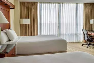 אתר נופש Pier 66 Hotel & Marina