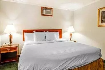 فندق Clarion Inn & Suites Dothan South