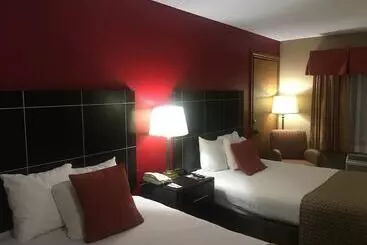 هتل Broadway Inn & Suites