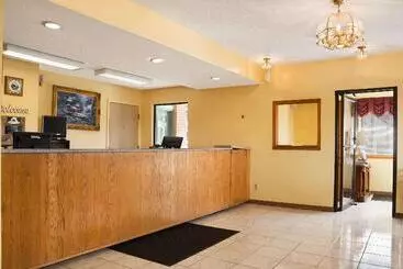 בית מלון כפרי Days Inn By Wyndham Wichita West Near Airport